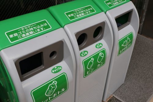 コンビニのゴミ箱に家庭ゴミを捨てたらどんな罪になる？