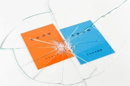 子どもや孫が年金支給日にお金をせびりに来る…家族だったら罪に問えない？