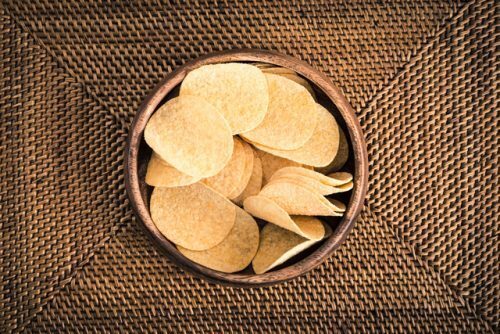 じゃがいも不足でポテチが販売中止…転売目的で買い占めたら違法？