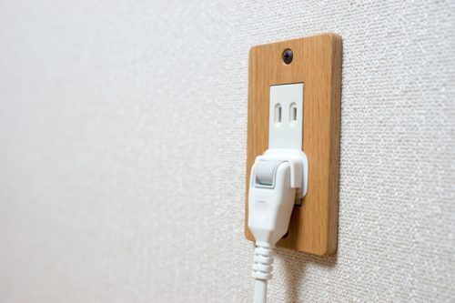 許可なくコンセントでスマホ充電したら罪になるって本当？