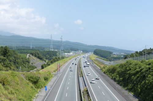 高速道路で行うと違法になる6つのこと