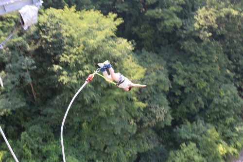 遊園地の遊具が破損…けがをしたら責任は誰が負う？