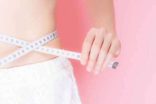 「痩せなければクビ」モデル事務所から警告…太って解雇は合法？