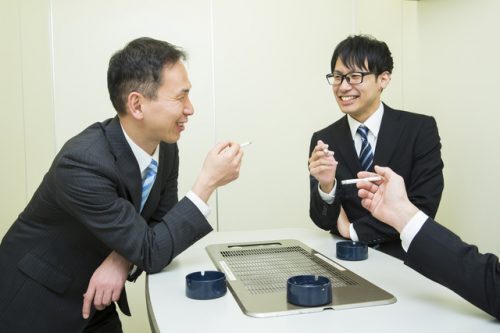 非喫煙者に6日の休暇付与…差別には当たらない？