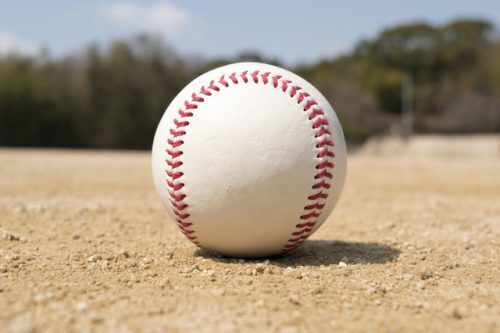 野球観戦中にボールが当たってケガ…責任を取るのは誰？