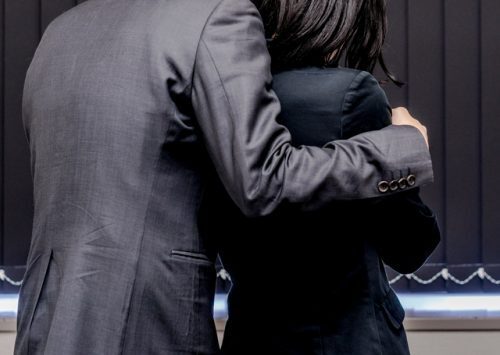 職場の既婚男女が社内不倫…会社を辞めさせることはできる？