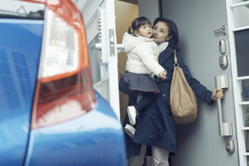 勝手に出て行った嫁と子供…婚姻費用や養育費の支払いは義務？弁護士に聞いてみた。