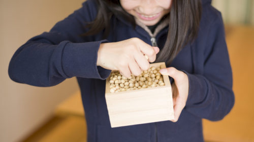 【節分にハメ外し大惨事…？】損害賠償を問われかねない豆撒きとは…