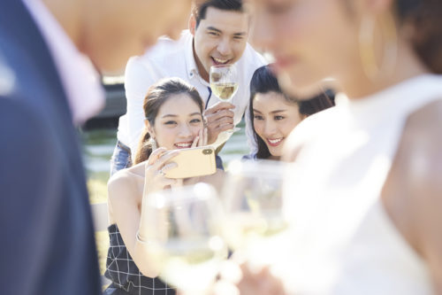 結婚式で友人が過去の恋愛遍歴を暴露し離婚危機！慰謝料支払いの責任は発生する？