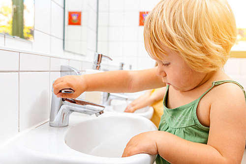 【保育園の対応は？】小中高校が臨時休校？新型コロナウイルス拡散防止のために3月2日から春休みまで！？