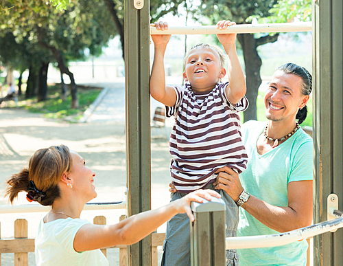 【元気満点】4歳児の遊びの特徴は？屋内遊びと屋外遊びのおすすめ14選