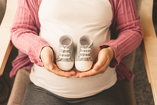 先輩ママの胎教体験談！いつから始める？音楽&絵本が良い？YouTube活用法も伝授