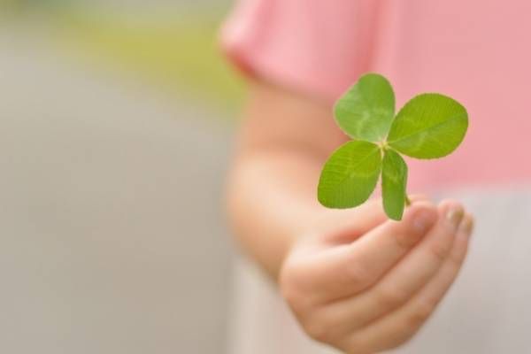 いつかは離れる親友「イマジナリーフレンド」とは？子どもにとってどんな友達？特徴や対処法について解説