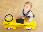 育児中に利用したい「子育てタクシー」とは？料金や利用できる地域&登録方法紹介