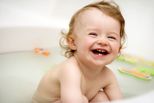 バンボはお風呂で使える？赤ちゃんのバンボの使用時期と使えるシーン