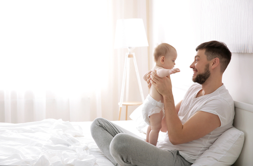 乳児期に⽗親が育児に参加すると、子どものメンタル不調を予防できる？