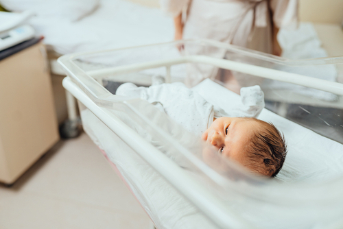 出産費用の保険適用いつから？多子世帯に住宅ローン優遇、給付型奨学金の拡大など