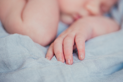 出産費用の保険適用いつから？多子世帯に住宅ローン優遇、給付型奨学金の拡大など