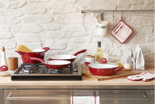 【産婦人科医監修】妊婦が生ハムを食べるのはNG？妊娠中に注意すべき理由、影響、対処法を解説