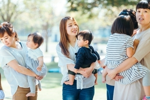 男性の育休取得が初の40％超え！「産後パパ育休」の効果とこれからの家族のかたち