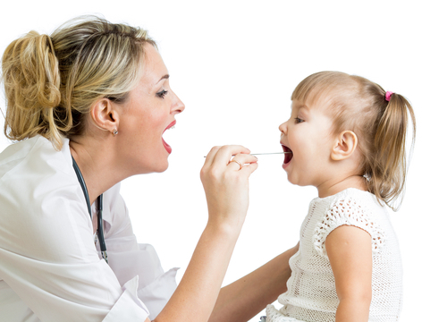 扁桃腺が腫れている？扁桃炎の症状・原因・治療法は？手術が必要な場合は？｜小児科医監修