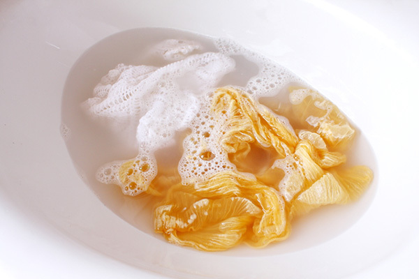 【焦らないで】洗濯物が色移りしてしまったらすぐに○○する！