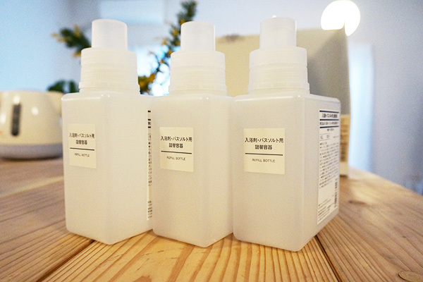 パッケージが派手な粉末収納は無印良品のバスソルト容器でスッキリ！