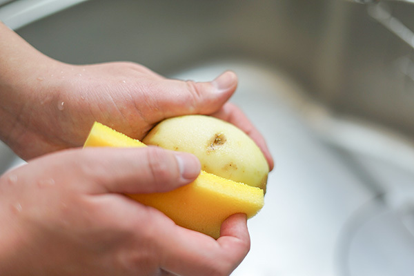 セリアの「野菜の皮むきスポンジ」を使ってみて気づいたことは？