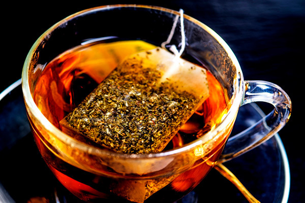 目のむくみ解消にも！目からウロコの使用済紅茶ティーバッグ利用法5選