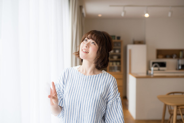 最後に洗ったのはいつ？正しいカーテンの洗濯方法