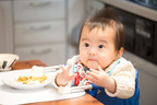 子どもの遊び食べにイライラ…先輩ママたちはどう対処している？