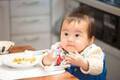 子どもの遊び食べにイライラ…先輩ママたちはどう対処している？