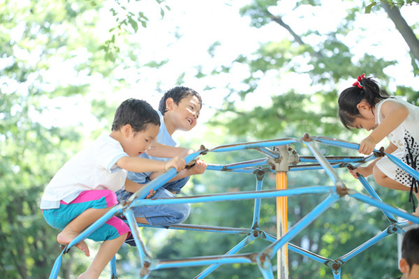 公園の遊具で事故、注意すべきポイントは？