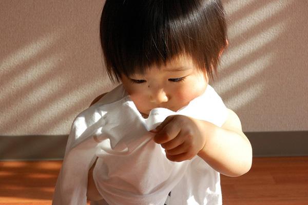 子どもが服を着てくれない…そんなときの対処方法は？