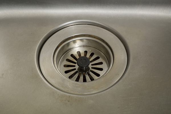 今のうちに確認！ キッチン排水口からのイヤなニオイの対処法