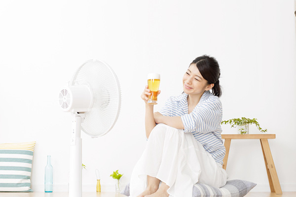 正しく使って効率アップ！ 扇風機でより涼しくなれるテクニック