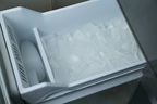各メーカー微妙に異なる 冷蔵庫の自動製氷機の機能差
