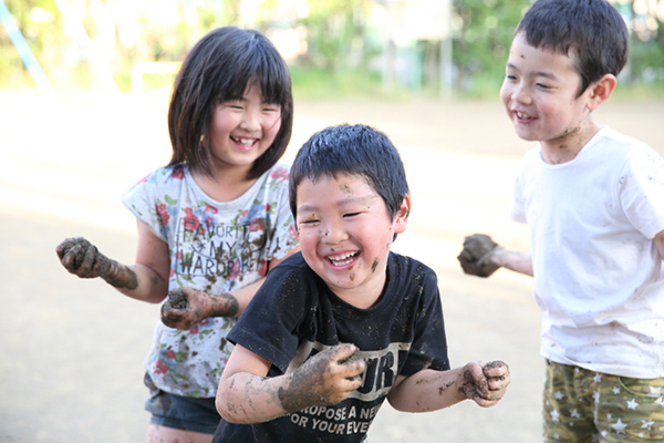 【ママの悩み】子どもにシミつきの服は着せる？　着せない？
