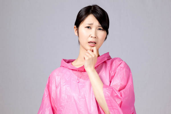 嫌なニオイとオサラバ…「レインコート」の洗い方