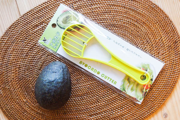 【キャンドゥ】「アボカドカッター」を使えばアボカドがキレイに切れる!?