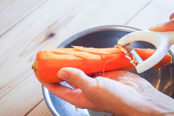 【時短になる!?】キャンドゥの「つま切り専用ピーラー」を使ってみた