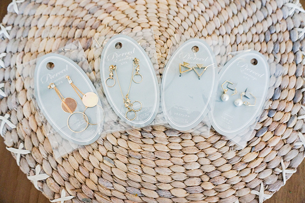 組み合わせるだけでOK！ダイソーのピアスをプチDIY