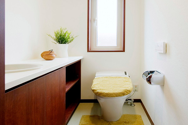 自宅トイレは座る？立つ？夫と息子たちのトイレ事情