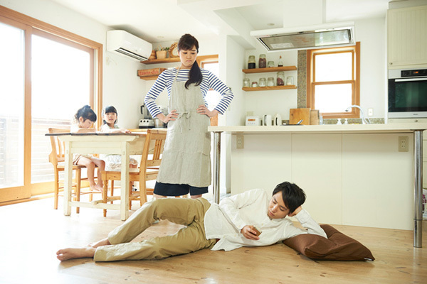 ○○しっぱなしの夫を改善できる？　みんなの意見は…