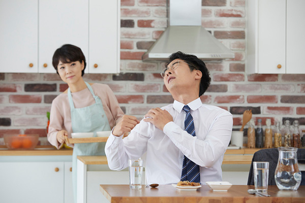 【疲れ？】夫に元気がない！　妻だからこそできる“励まし方”