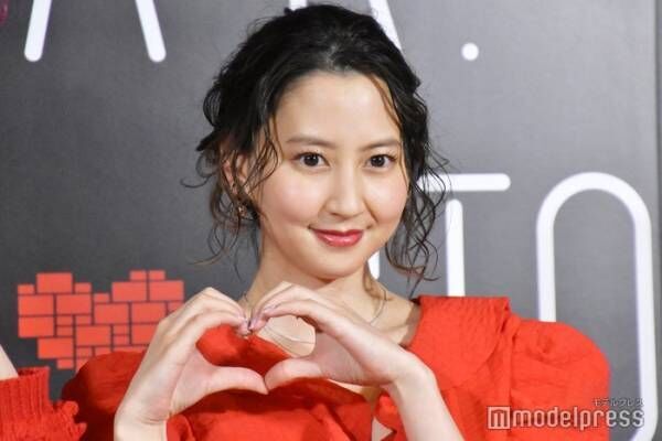 河北麻友子 結婚を生報告 今日もハグやチューした に赤面 21年1月22日 ウーマンエキサイト