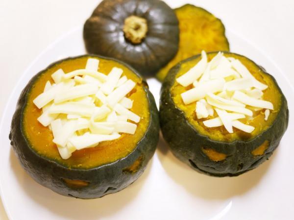 【ハロウィンごはん】アレルギーの子も一緒に！坊ちゃん南瓜の簡単グラタン