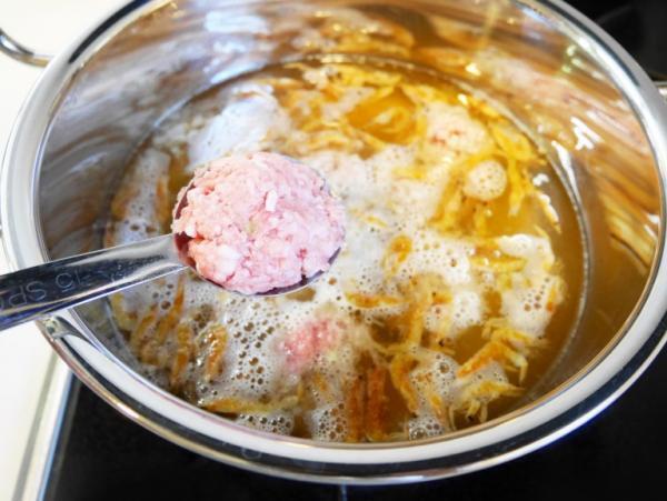 【風邪予防＆症状改善に】餃子の皮で、包まないエスニック風ワンタンスープ