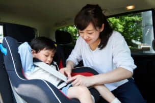 チャイルドシートの着用義務は何歳まで?　違反した場合はどうなるの?