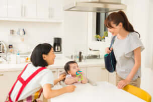 保育園落ちたら…「ベビーシッター」ってあり?